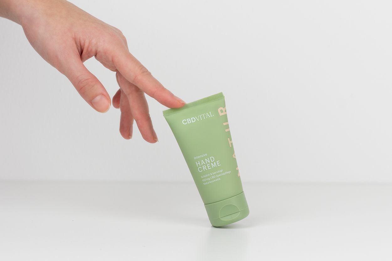 Handcreme mit CBD f&uuml;r trockene H&auml;nde