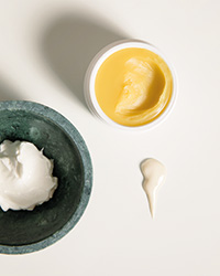 CBD Cremes für Frauen & Männer CBD Cremes für Frauen & Männer